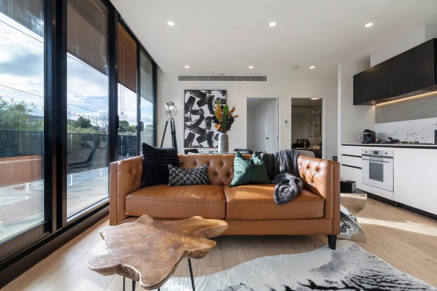 Trendy New York-Style Condo In Vibrant St Kilda เมลเบิร์น ภายนอก รูปภาพ